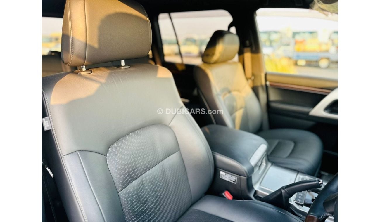 Toyota Land Cruiser Zx top of the range, Right hand drive