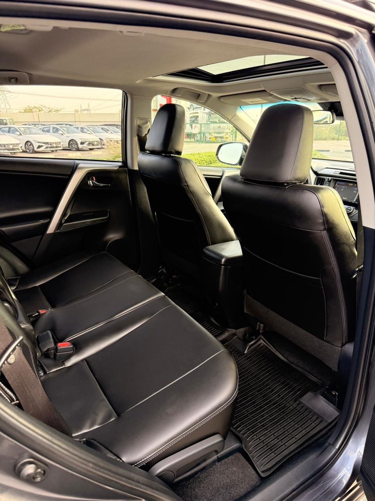 تويوتا راف ٤ XLE // sunroof,, leather seats// full option 2018