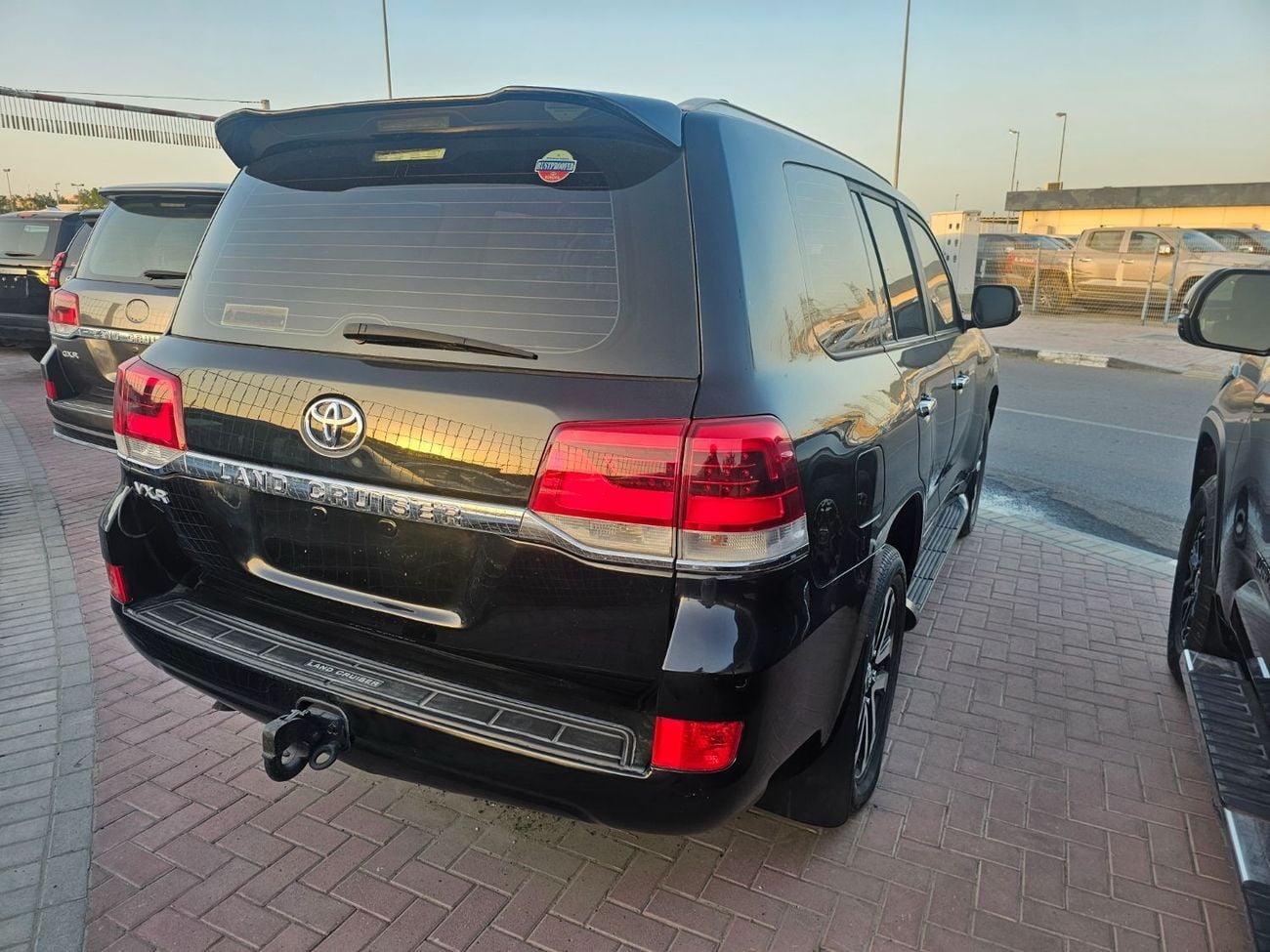 Toyota Land Cruiser VXR 4.6L 4WD Lhd Petrol Automatic 8 Cylinders 8 Seats 5 Doors