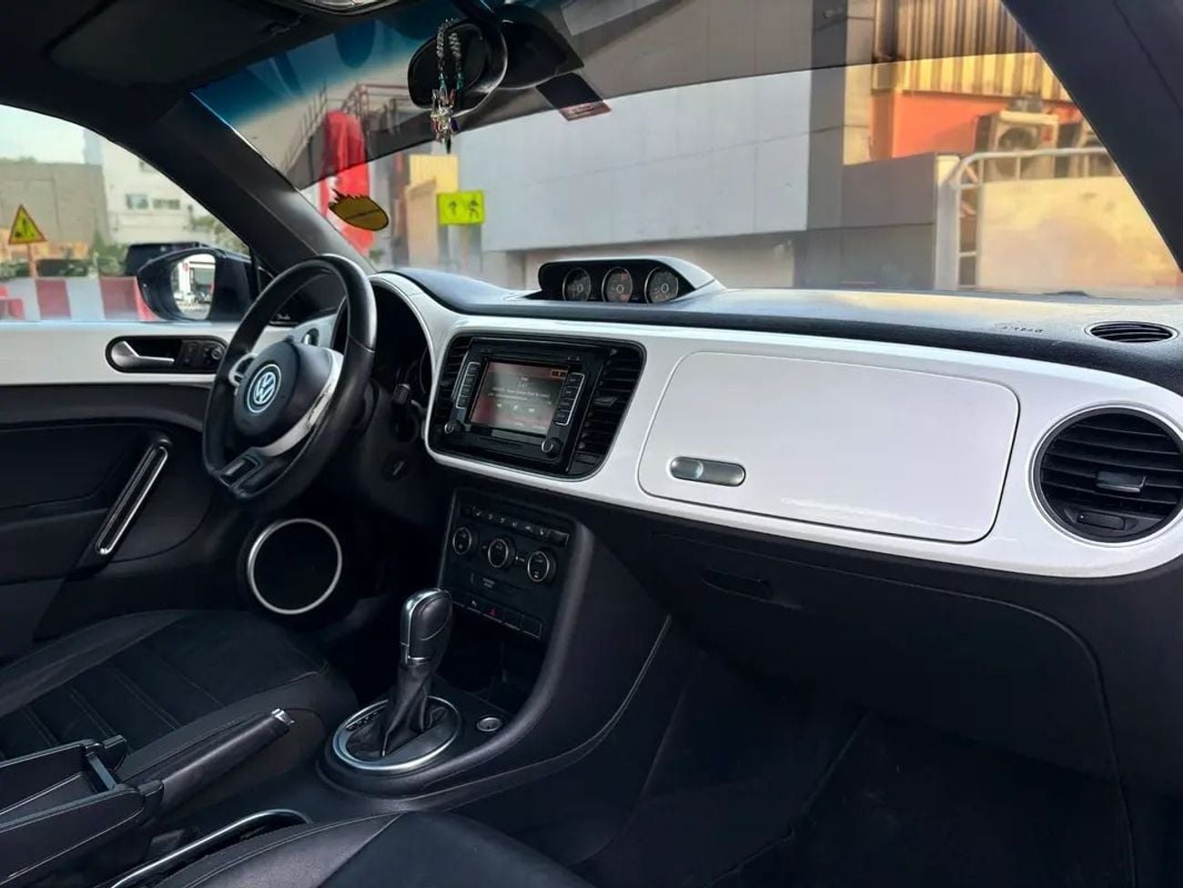 Volkswagen Beetle !! EID SALE !! 1 YEAR FREE WARRANTY !!  VOLKSWAGEN BEETLE 2.0 TSI A/T | 2015 | GCC SPECS