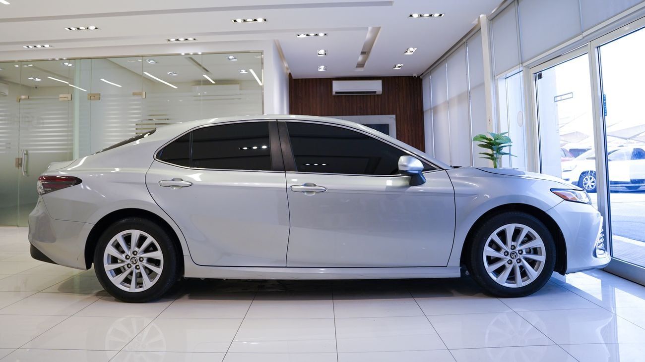 Toyota Camry LE STD 2.5L (204 HP)