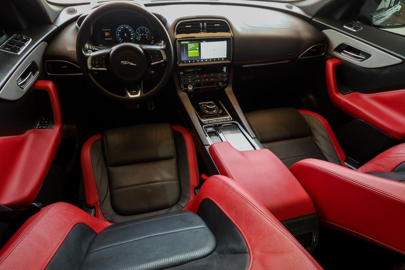 Jaguar F Pace Jaguar F-Pace S 2020 GCC under Warranty with Flexible Down-Payment.