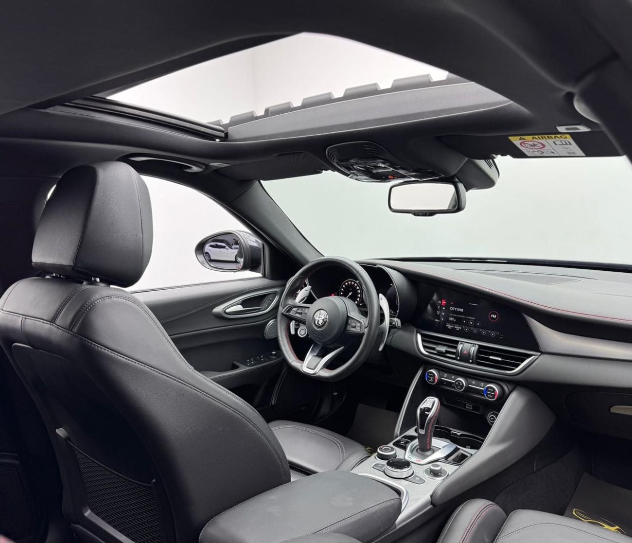 ألفا روميو جوليا 2024 Alfa Romeo Giulia Competizione Q2, 2030 Alfa Romeo Warranty + Service Pack, Very Low Km, GCC