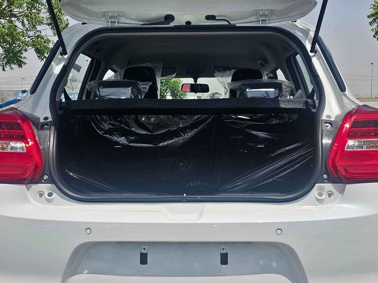 سوزوكي سويفت GLX, 1.2L PETROL / PUSH START / REAR PARKING SENSOR / "15" WHEELS (CODE # SGLXM)