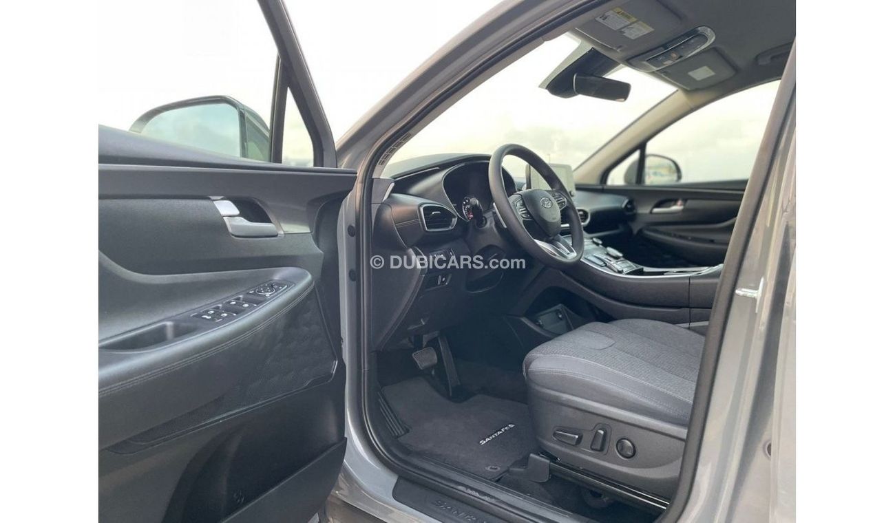Hyundai Santa Fe 2022 Hyundai Santa Fe 2.5L V4 MidOption+ Only 4700 Miles