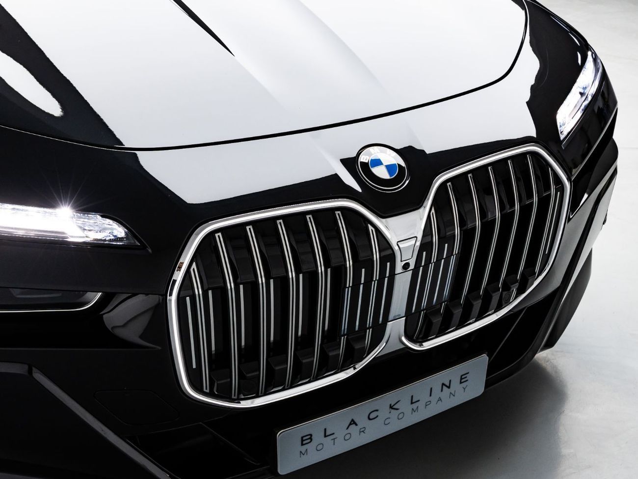 بي أم دبليو 760Li 2024 BMW 760Li, 4.4 V8, 4WD, 536bhp, 8 Speed Automatic