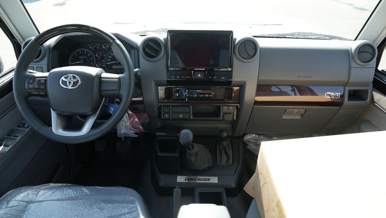 تويوتا لاند كروزر بيك آب تويوتا لاند كروزر هارتوب 5 ابواب 4.0 اسود جير عادي موديل 2025