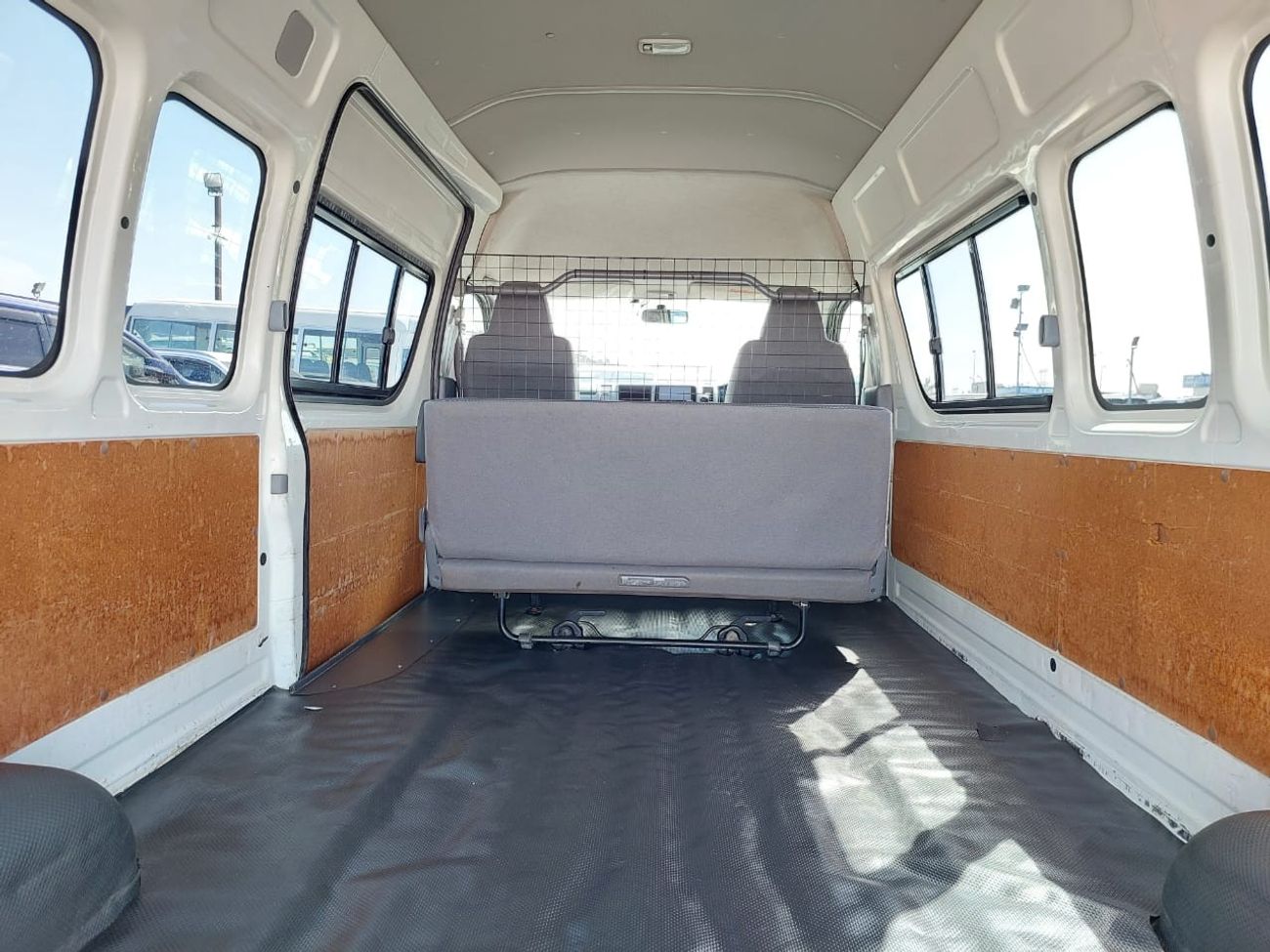 Toyota Hiace TOYOTA HIACE VAN RHD 2010 MODEL 3.0 L DIESEL AUTOMATIC(PM06521)