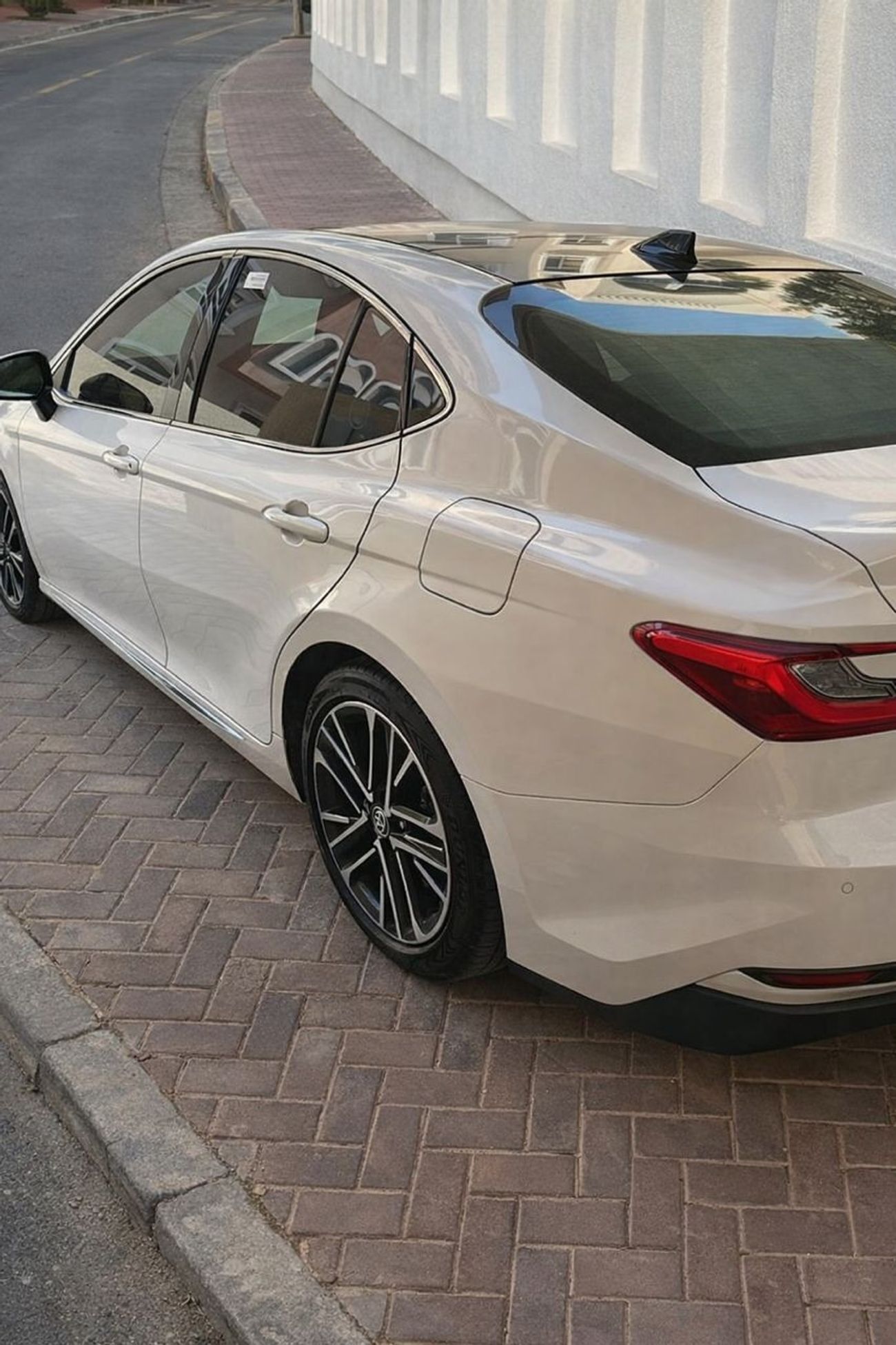 تويوتا كامري E HEV 2.5L