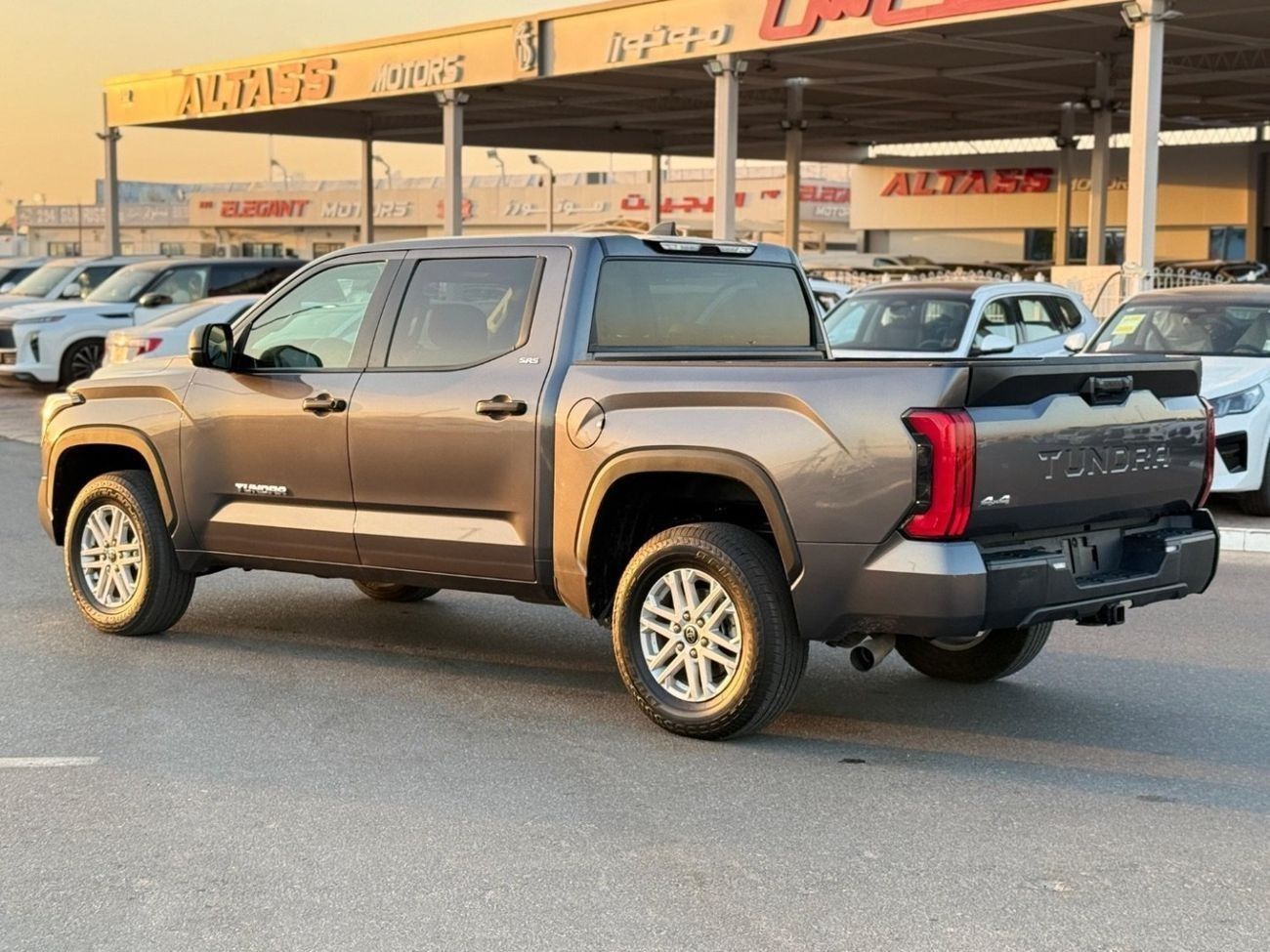 Toyota Tundra CREWMAX SR