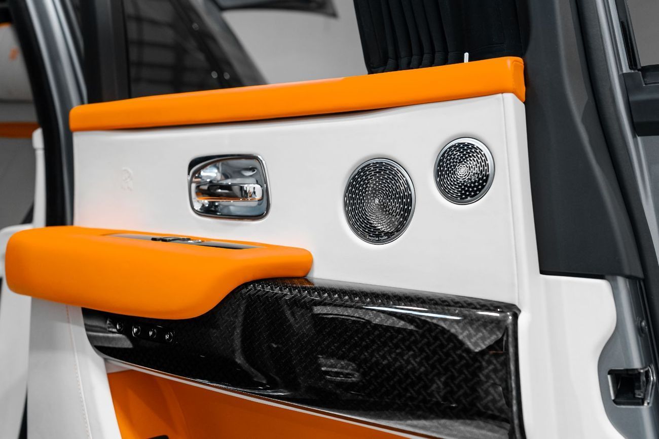 Rolls-Royce Cullinan CULLINAN BLACK BADGE | TAILGATE SEATS | PANORAMIC GLASS SUNROOF | TWO TONE INTERIOR | BESPOKE AUDIO