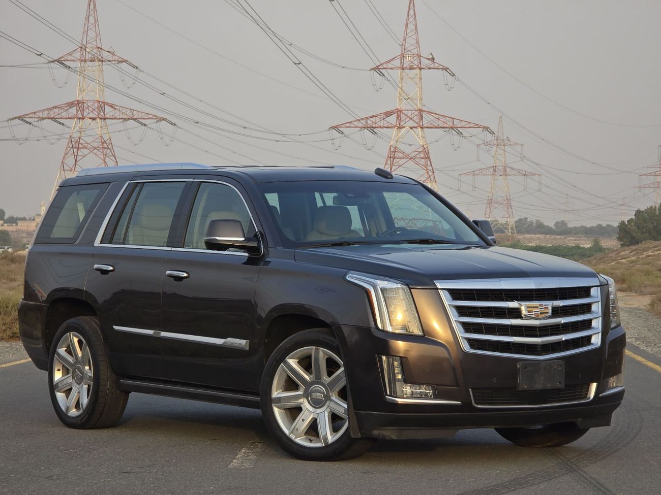 Cadillac Escalade Premium 6.2L CADILLAC ESCALADE 2015 GCC FULL OPITION // PERFECT CONDITION