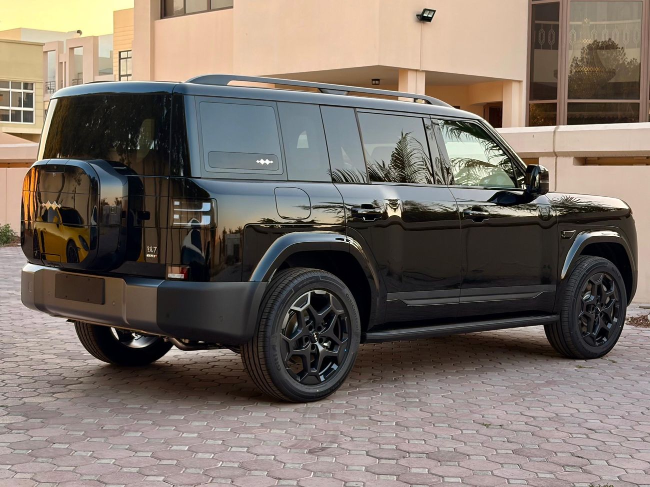 بي واي دي ليوبارد تيتانيوم 7