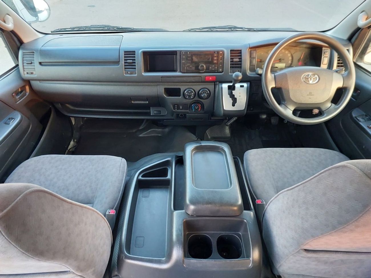 Toyota Hiace TOYOTA HIACE COMMUTER VAN RHD 2015 MODEL 3.0 L DIESEL AUTOMATIC(PM26406)