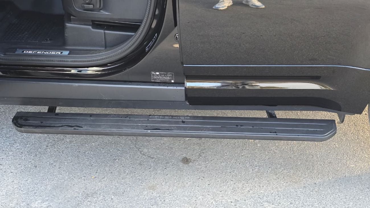 لاند روفر ديفندر LAND ROVAR DEFENDER P400 2026 GCC