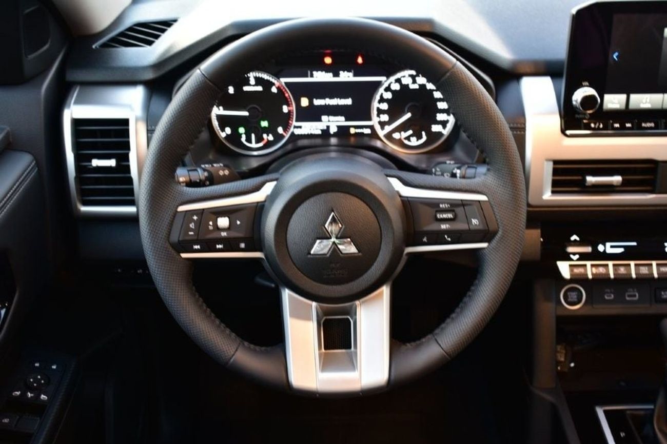 ميتسوبيشي L200 SPORTERO GLS 2.4L DIESEL AT