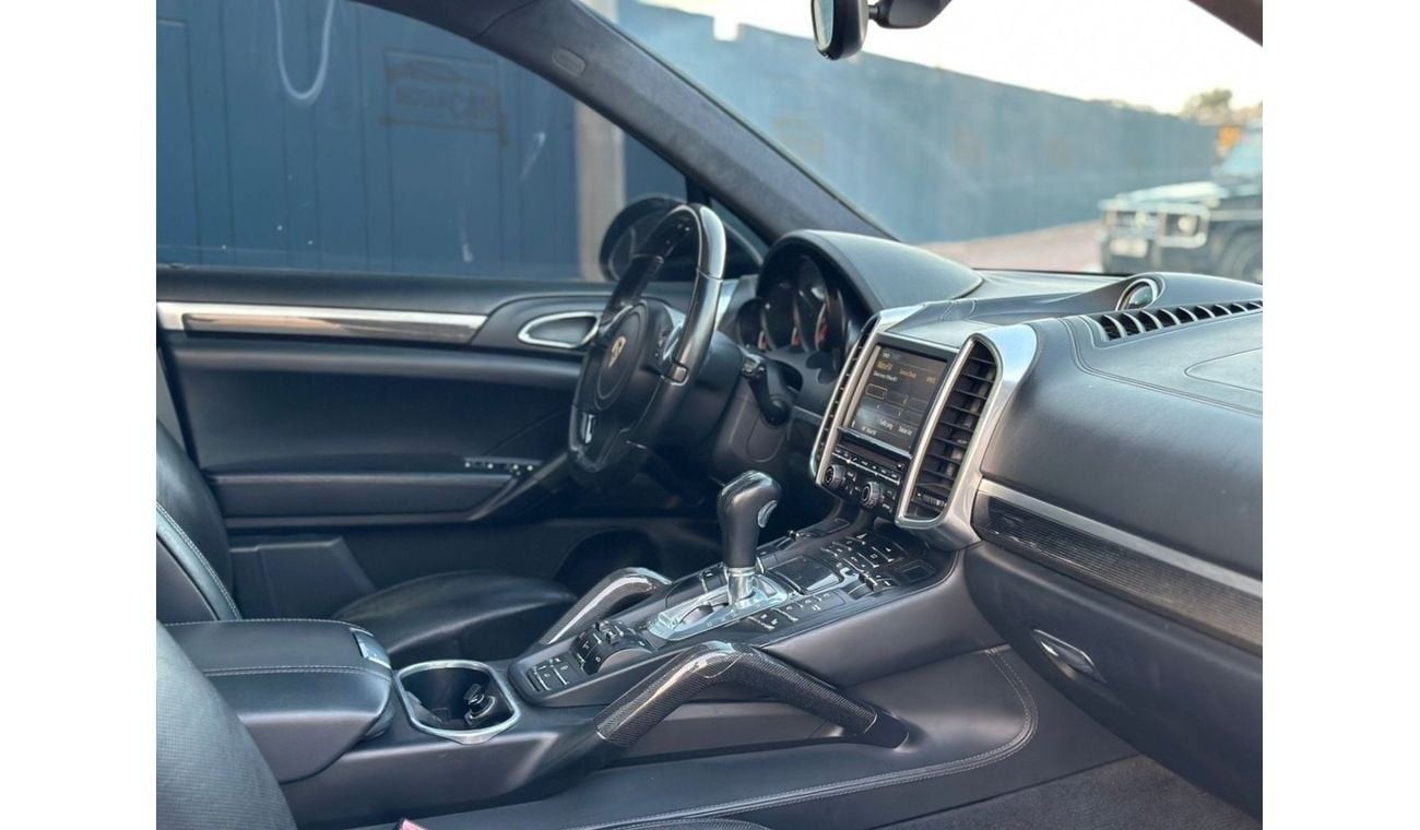 Porsche Cayenne Turbo 4.8L (500 HP) Turbo 4.8L V8 (500 HP) | 2011 | GCC Specs | First Owner | Low Mileage | Perfect