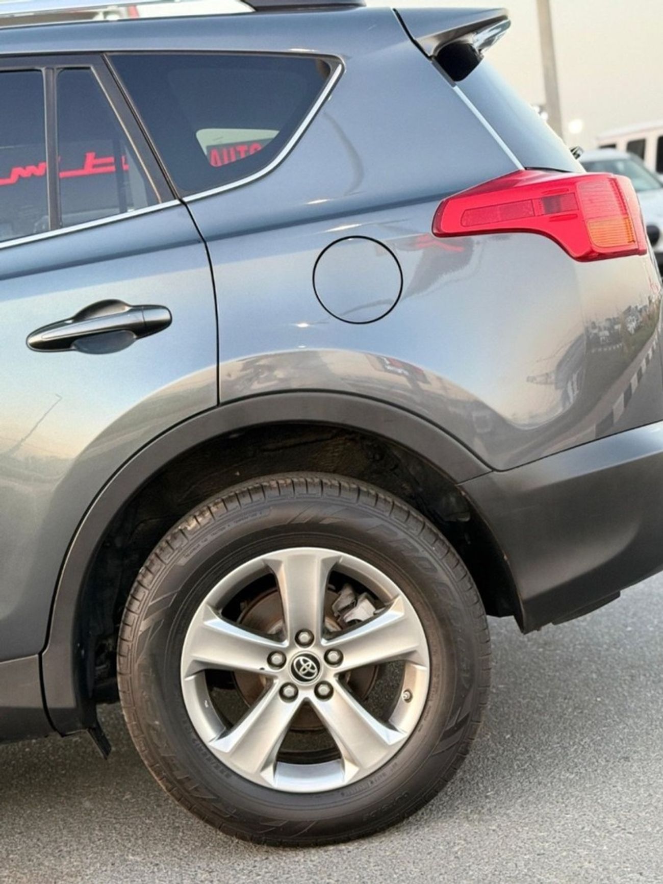 Toyota RAV4 VXR 2.5L XLE Sunroof, leather seats