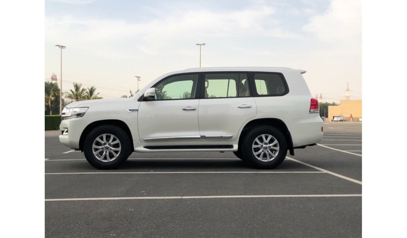 Toyota Land Cruiser GXR MODEL 2016 GCC CAR PERFECT CONDITION INSIDE AND OUTSIDE FULL ELECTRIC CONTROL STEERING CONTROL B