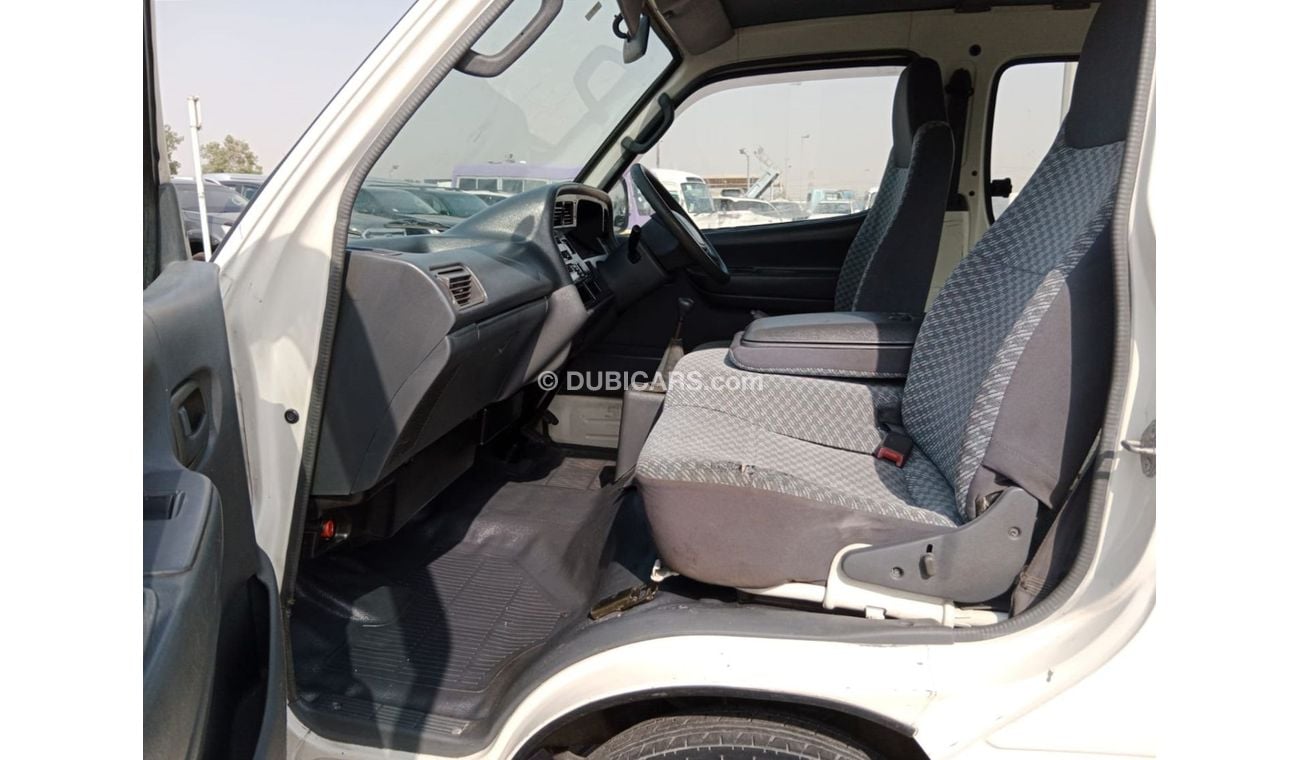 Toyota Hiace TOYOTA HIAVE VAN RIGHT HAND DRIVE (PM1309)