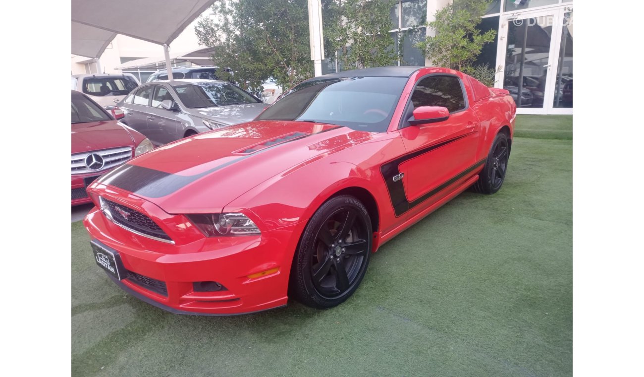 Ford Mustang 2014 GCC model, coupe, cruise control, rear camera, leather rear spoiler, in excellent condition