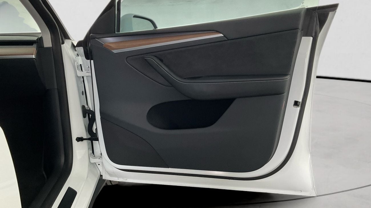 Tesla Model Y BEV LONG RANGE PEARL 19 BW 5STR TOW | Guaranteed Warranty | 0 Down Payment