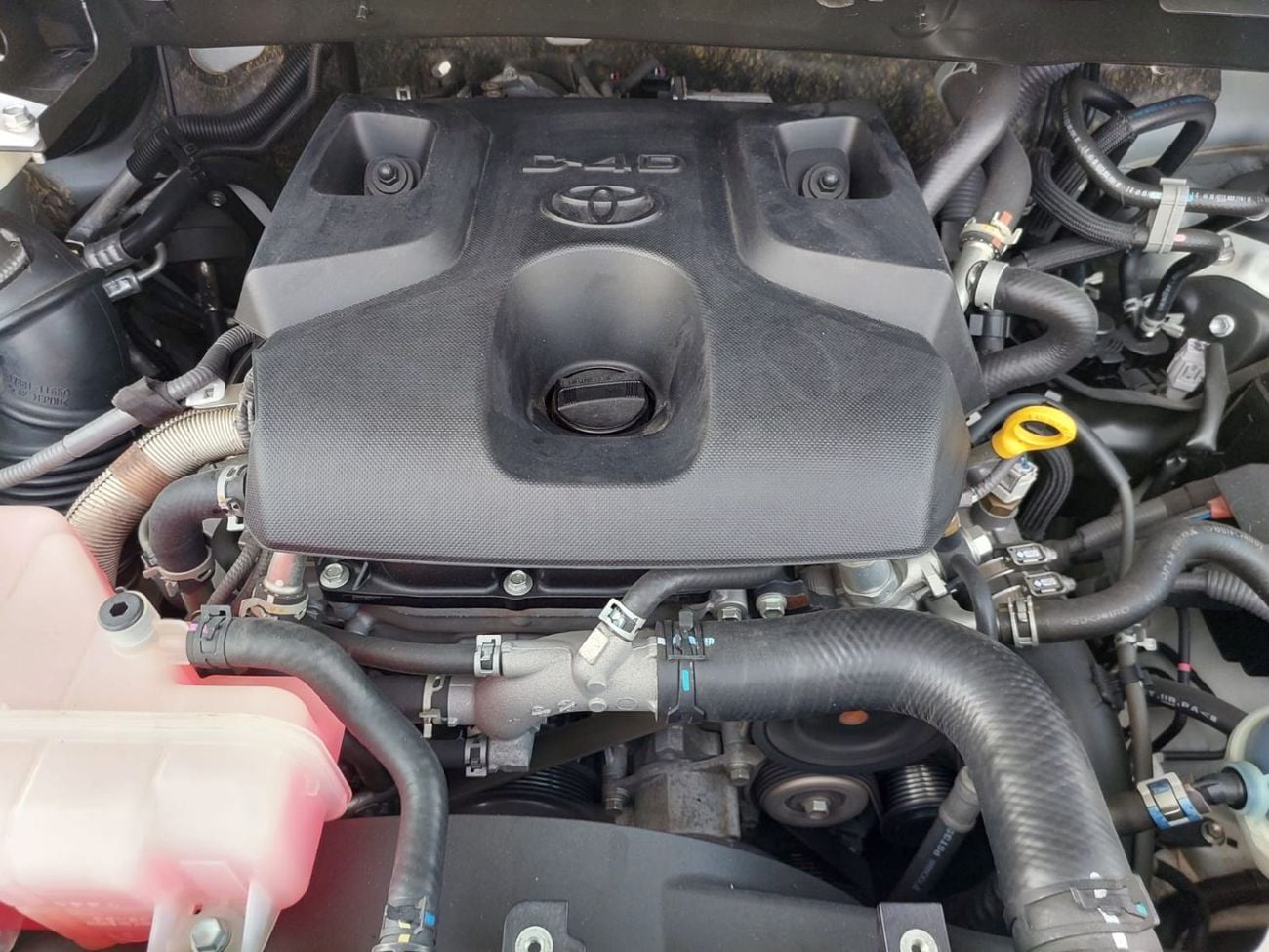 Toyota Hiace (RAMADAN OFFER) TOYOTA HIACE COMMUTER VAN RHD 2020 MODEL 2.8 L DIESEL AUTOMATIC(PM04978)