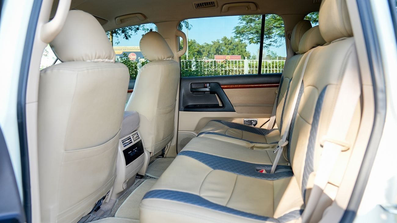 تويوتا لاند كروزر EXR V6 2014!! GCC SPECS!! WELL MAINTAINED