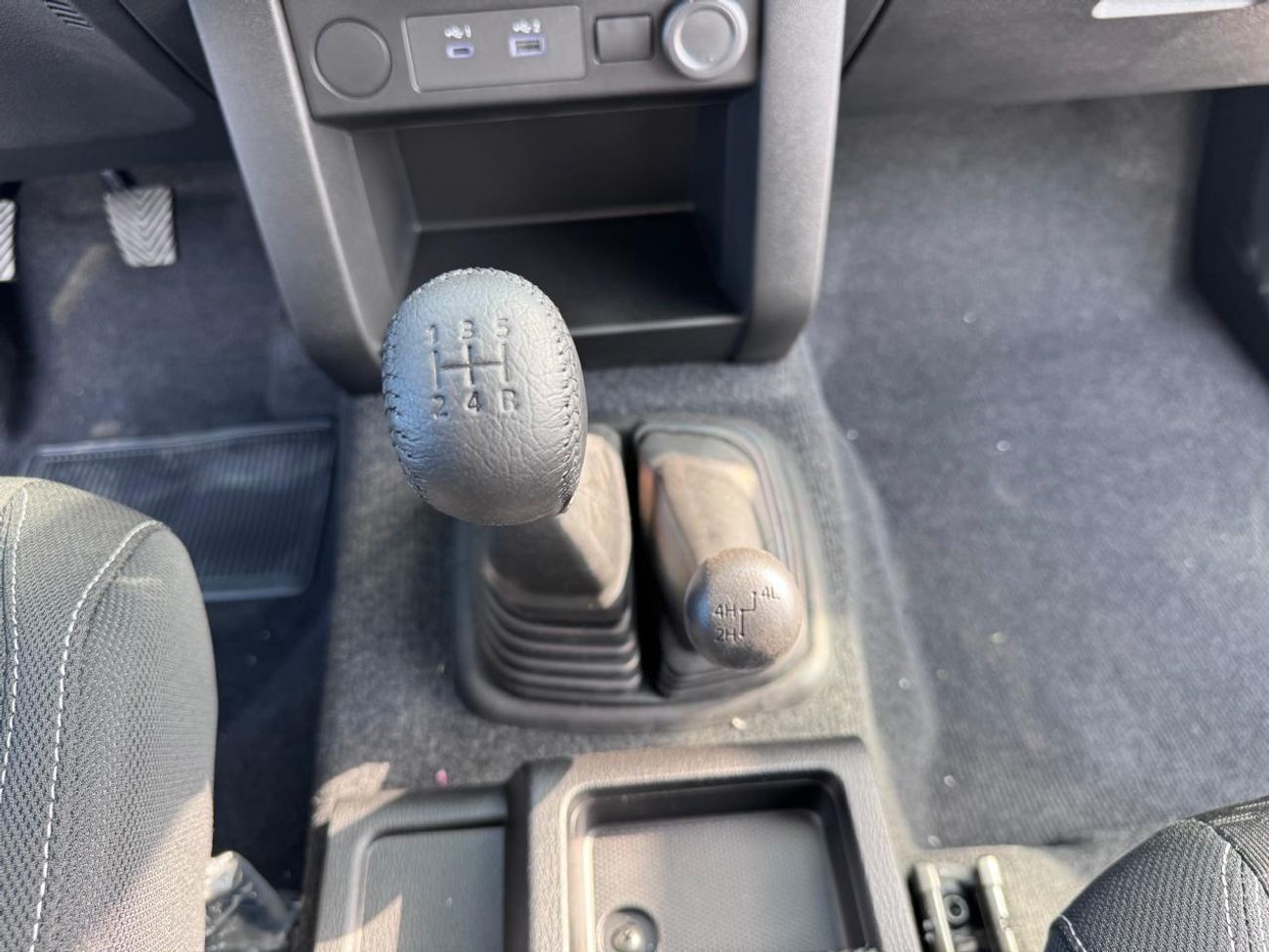 Mitsubishi L200 MITSUBISHI L200 Petrol Double Cabin 4WD 5MT 2.5L GLX -FULL OPTION_Grey