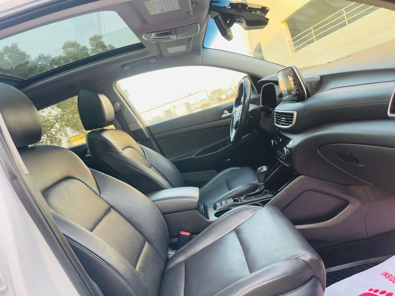 Hyundai Tucson Hyundai Tucson Year: 2021 Color: White