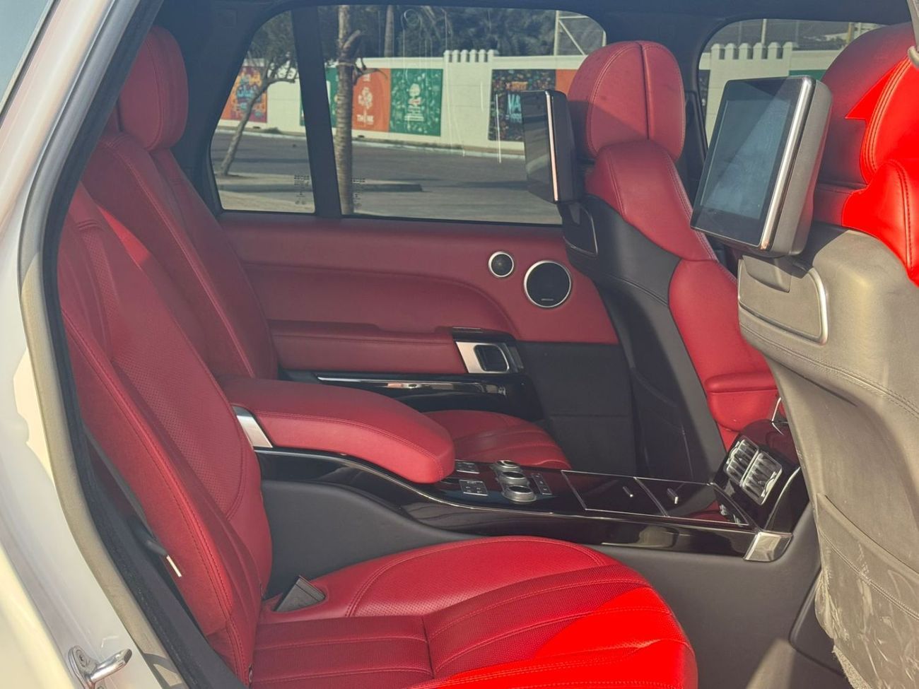 Land Rover Range Rover Autobiography 5.0L (375 HP) “2017 Range Rover Autobiography 5.0L V8 – Executive 1×1 Rear Seats, Pano