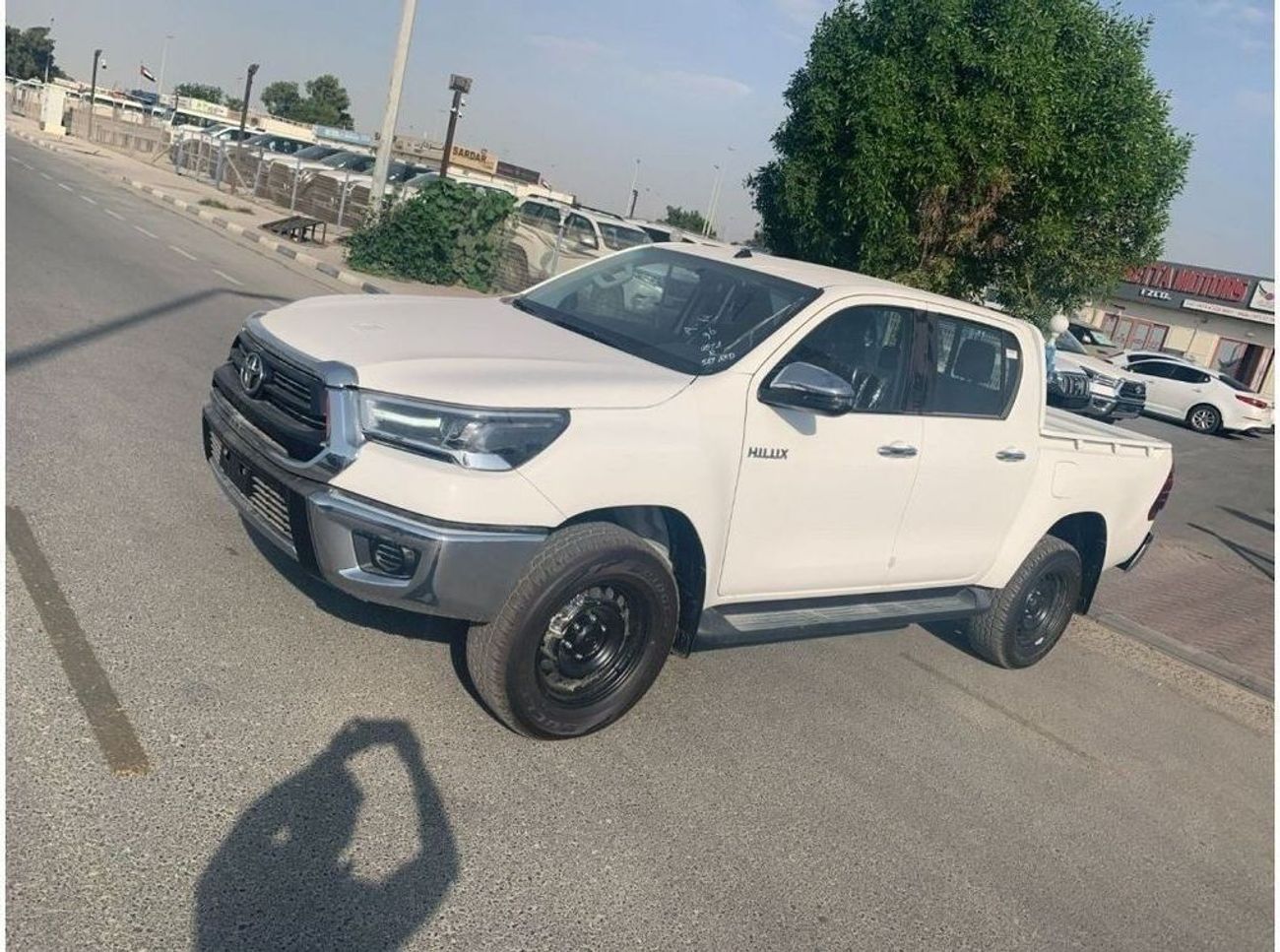 Toyota Hilux HI-LUX DC - SR5 - 4WD M/T V4 2.4L DSL - POWER OPTION - DOUBLE AC - 23MY