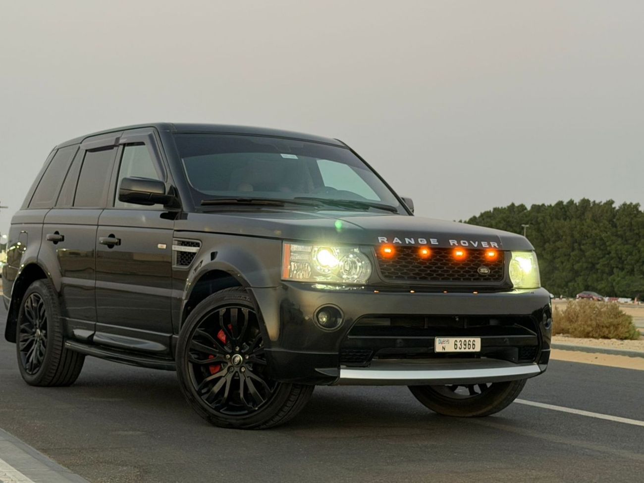 Land Rover Range Rover Sport in excellent condition.