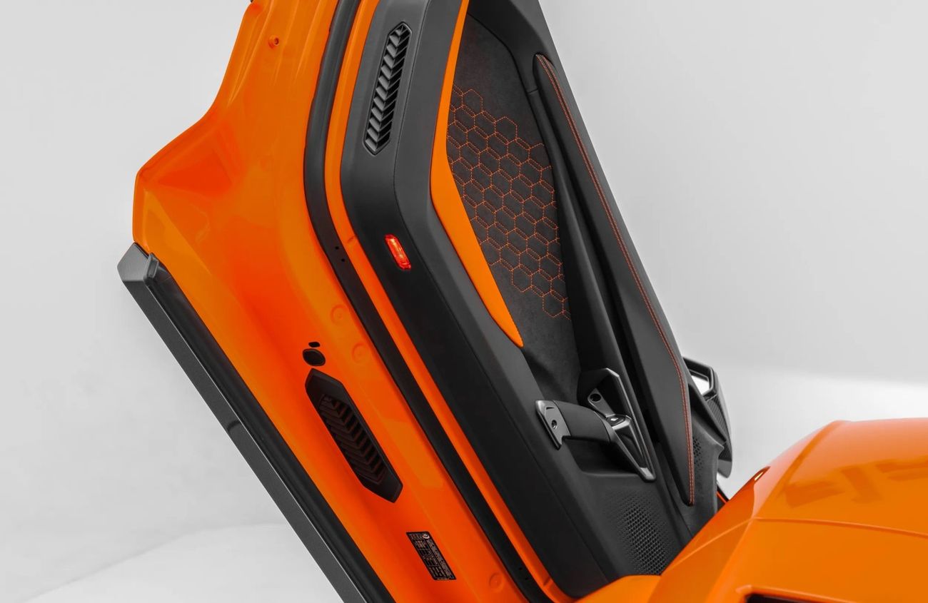 لامبورغيني ريفويلتو 6.5L V12 Naturally Aspirated Engine + eMotor