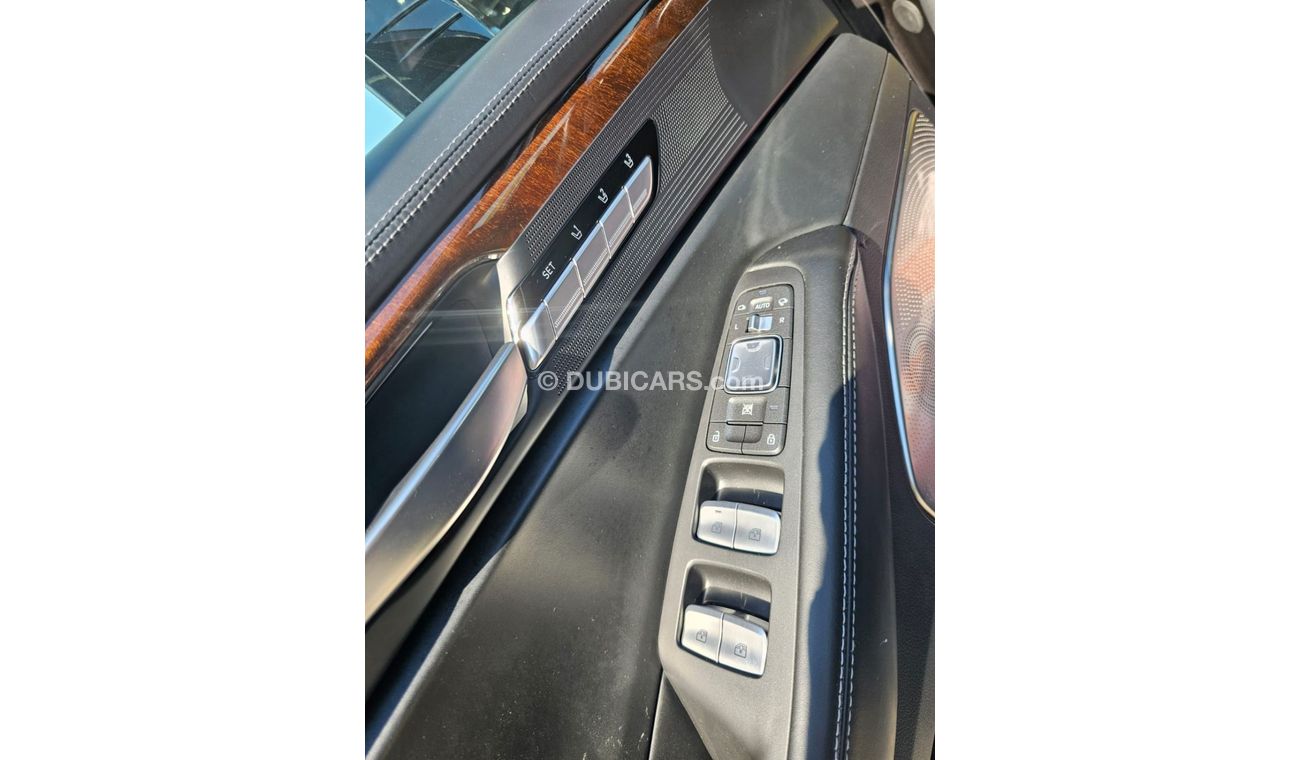 Genesis G90 Platinum