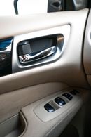 نيسان باثفايندر نيسان باثفندر 2015 SE MID بحالة ممتازة من الداخل والخارج