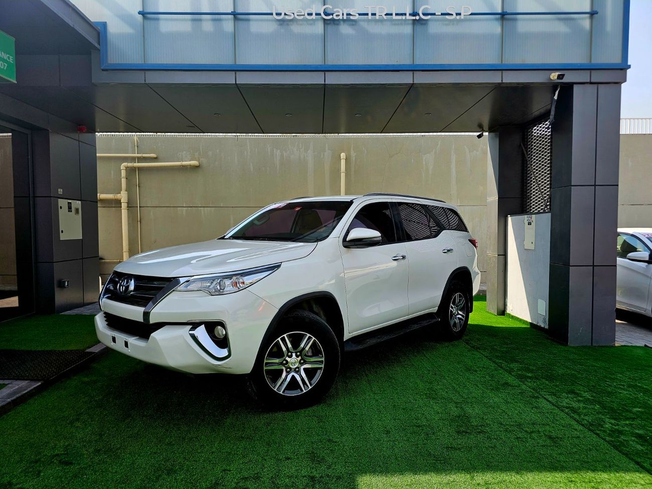 Toyota Fortuner EXR 2.7L (164 HP) FORTUNER EXR / V4 2.7L 4WD / LOW MILEAGE