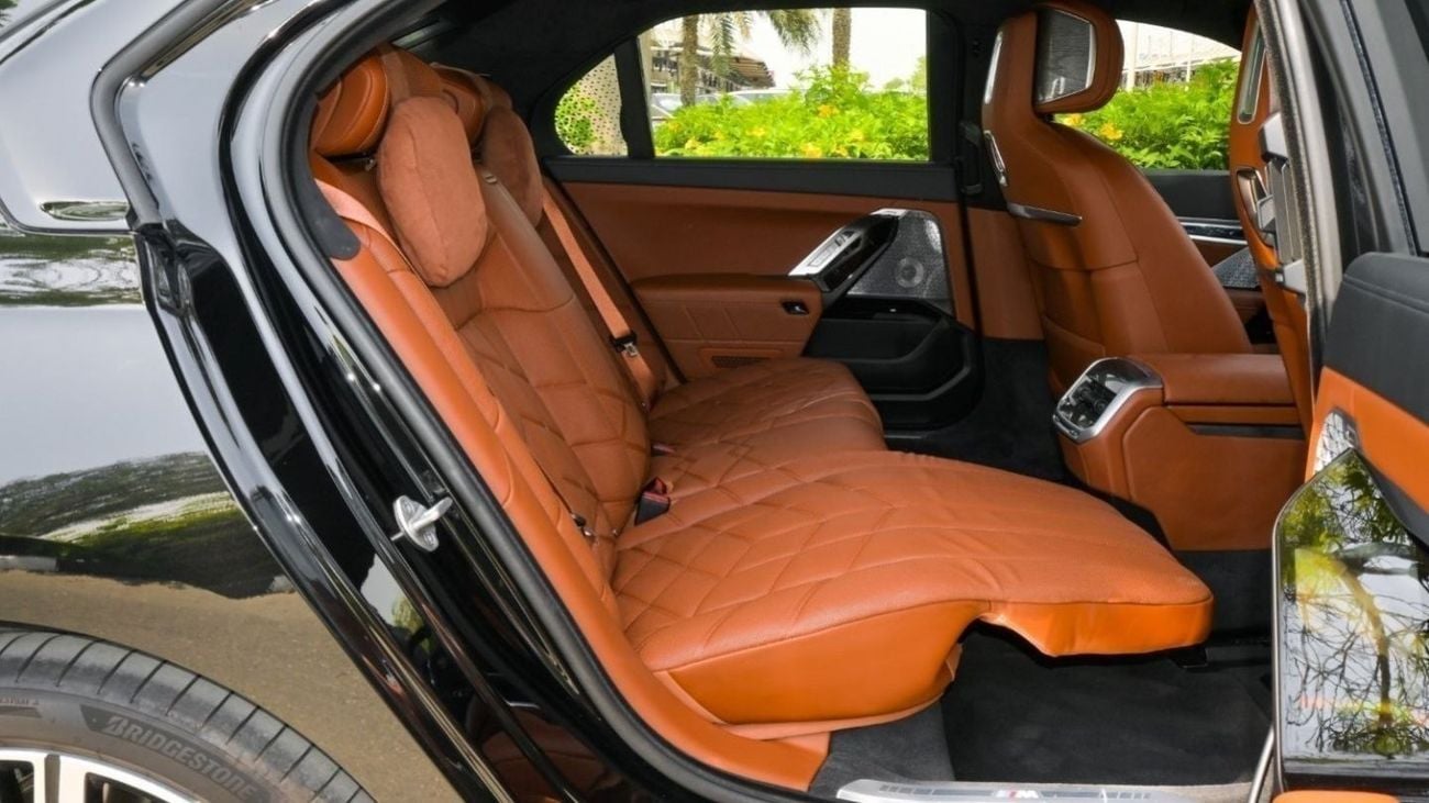 BMW 740Li BMW 740i Sedan - Black - 2024 Excellent Condition with 5 Years Dealer Warranty and Service