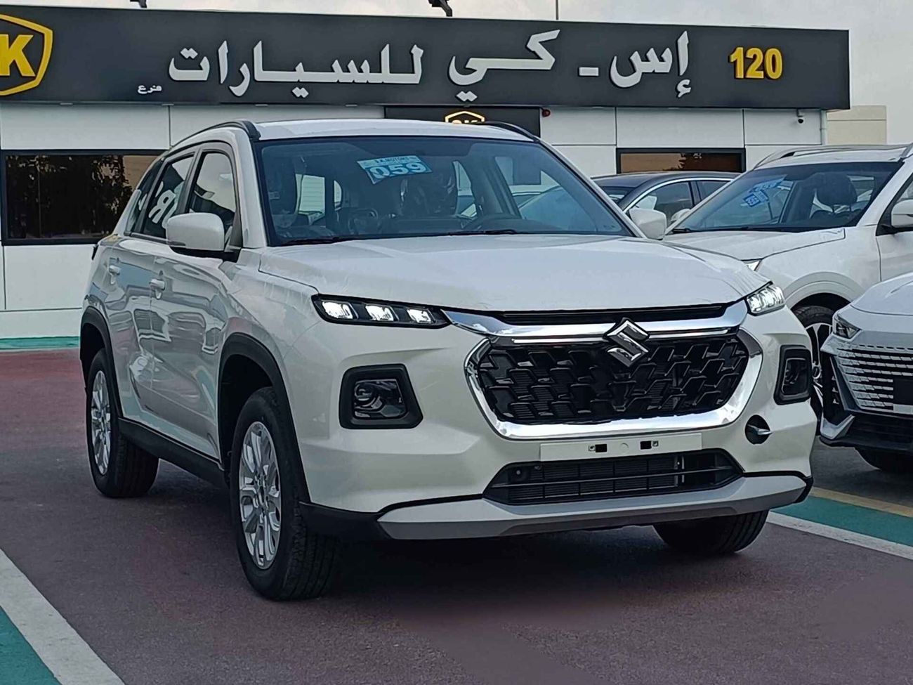 Suzuki Grand Vitara GLX / HYBRID / DOUBLE TONE / 1.5L V4 /  "9" DISPLAY / 360* CAMERA / HEADUP DISPLAY (CODE # GVHB4X2F)