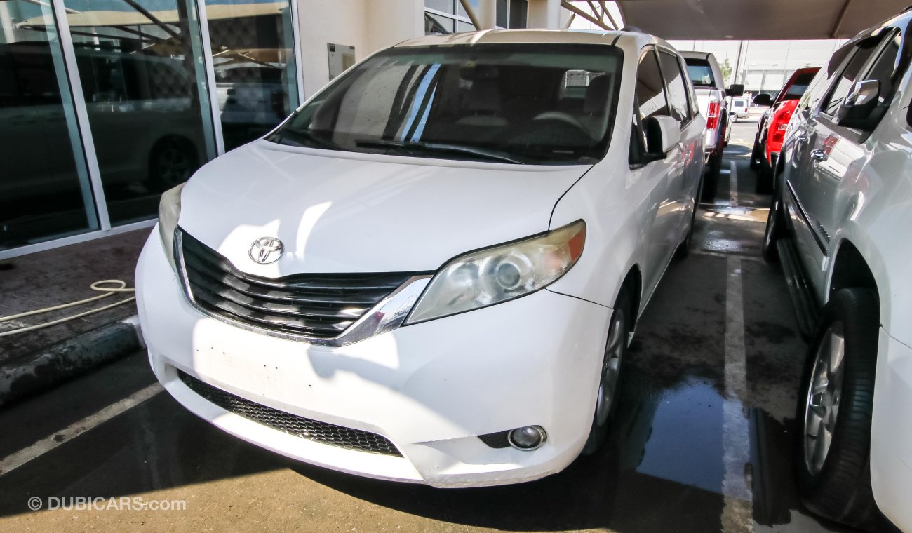 Toyota Sienna LE