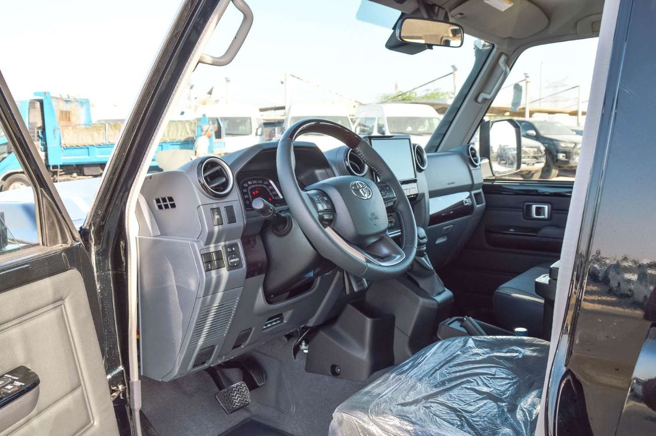 Toyota Land Cruiser 70 TOYOTA LAND CRUISER 76 2.8L 4WD SUV 2025 - BLACK