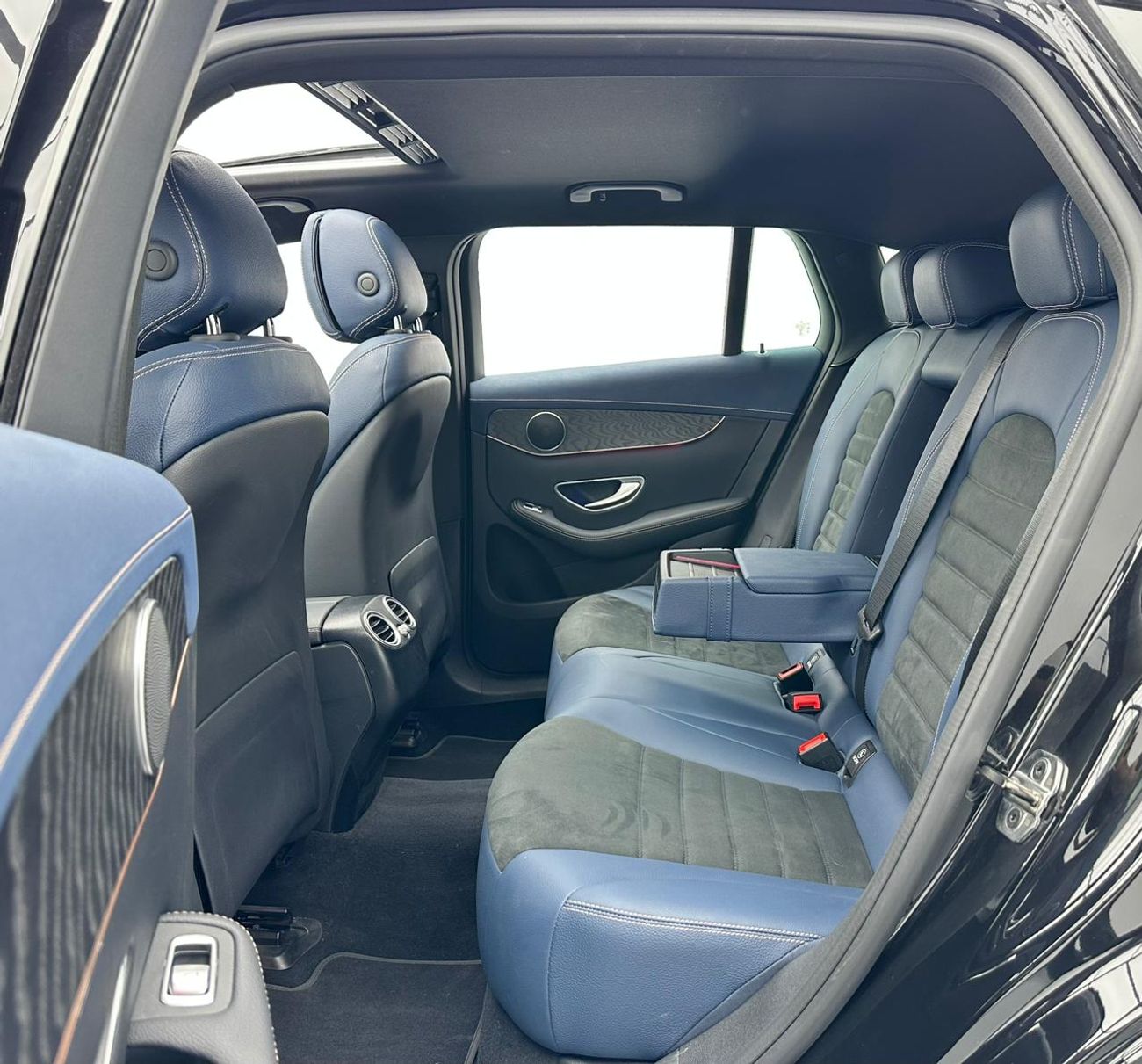 Mercedes-Benz EQC 400 2022 Mercedes-Benz EQC 400 4MATIC, Dec/2026 Mercedes Warranty, Nov/2029 Mercedes Service Contract, M