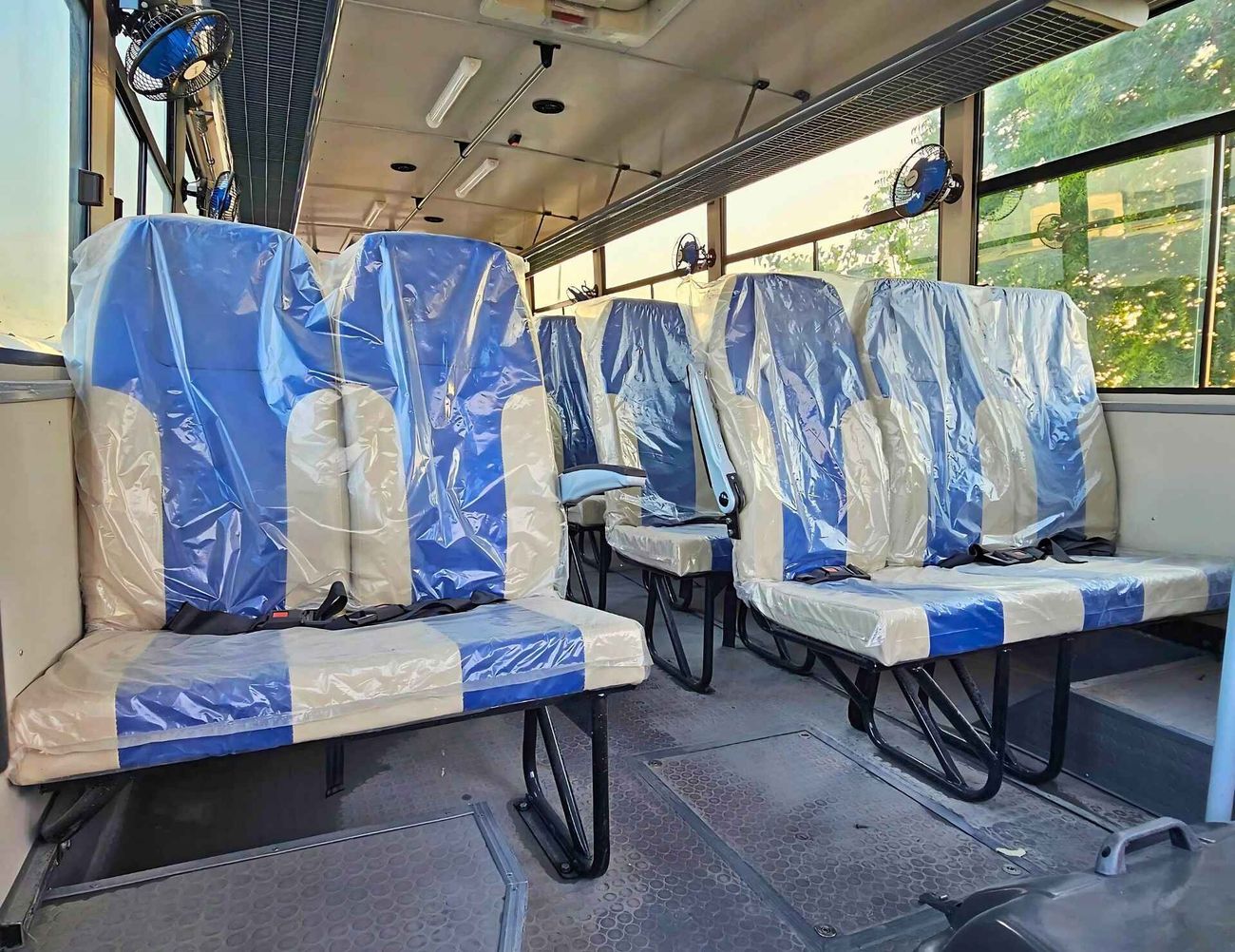 تاتا LPO 1618 5600 CC / V8 / Non AC / 63 Seater / Highroof with Headrest and Seat Belt (CODE # 69095)