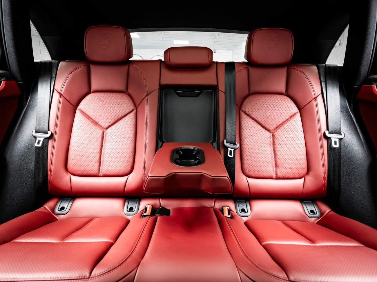 Porsche Macan Std 2.0L (252 HP) 2024 Porsche Macan, 2027 Porsche Warranty, Full Service History, Low KMs, GCC