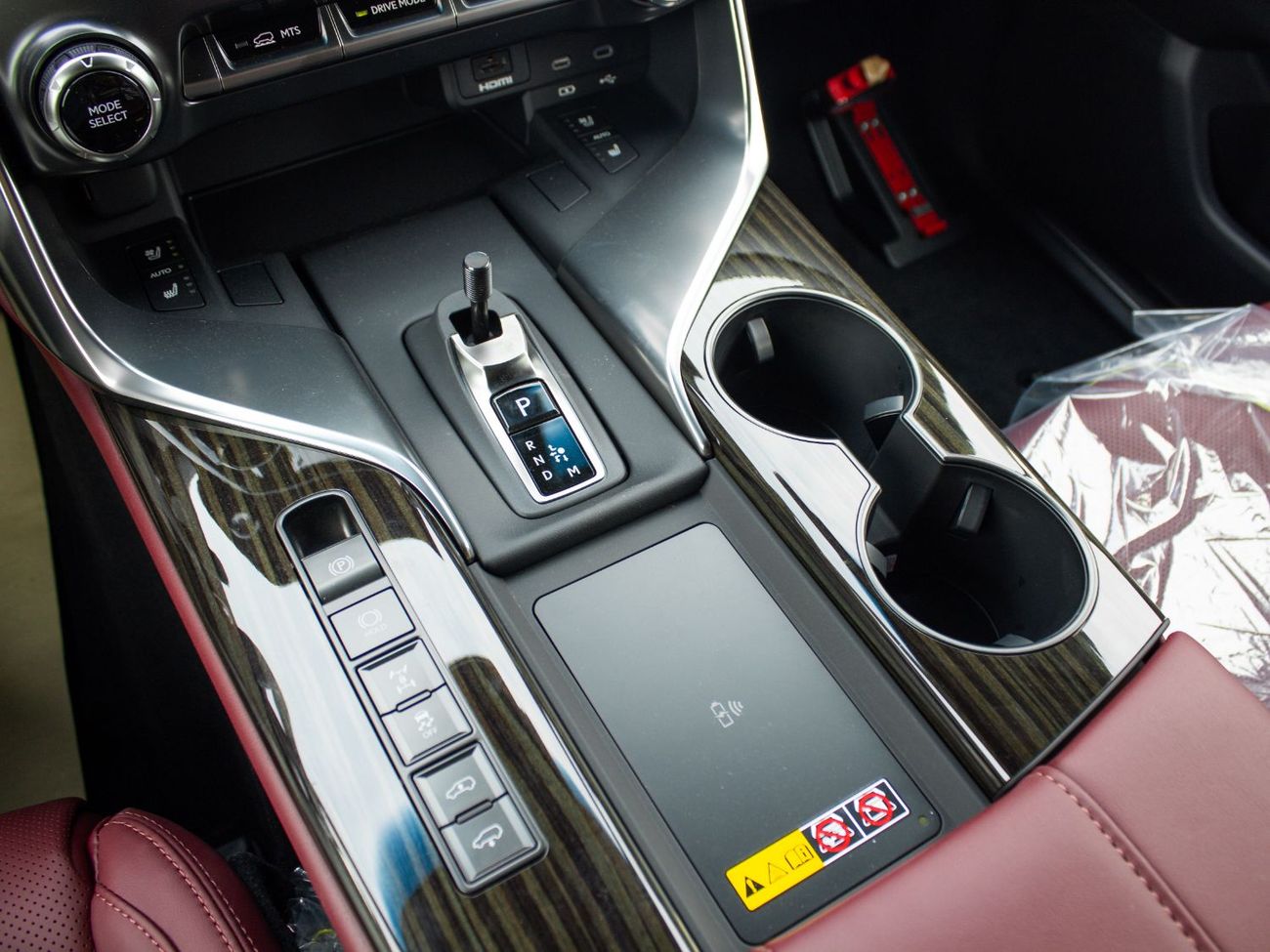 لكزس LX 700h EXPORT ONLY - LEXUS 700h 3.5L TWIN TURBO V6 TURBO SPORT