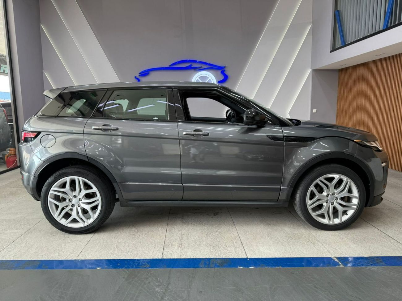 Land Rover Range Rover Evoque Dynamic 2.0L (5 Door) Dynamic Plus | GCC
