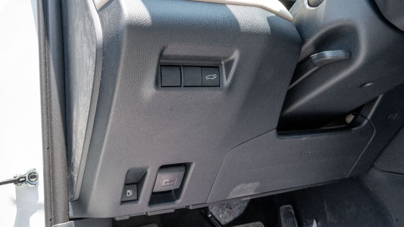 تويوتا راف ٤ GXR HEV 2026 Toyota Rav4 XLE 2.5L AT Hybrid (White-Beige)