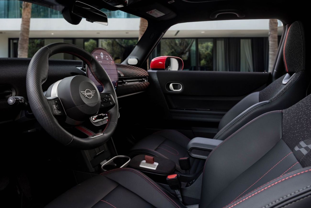 Mini Cooper S Cooper S JCW | 2,546 P.M | 0% Downpayment | ONE OWNER || MINI WARRANTY + SERVICE