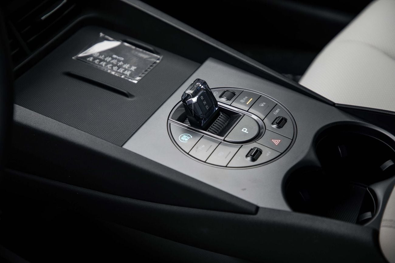 BYD Seal 06 DM-i ID Luxury 1.5L - Warm Tea Grey Inside Grey | Export Only