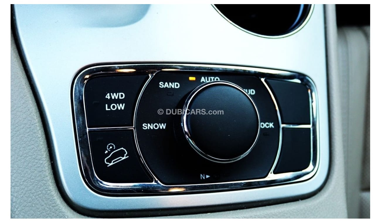 Jeep Grand Cherokee Limited Jeep Grand Cherokee 2015 GCC in excellent condition